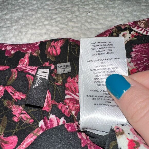 Kut from the Kloth Women’s Black Pink Floral Button Blouse Size Small EUC - Picture 8 of 12
